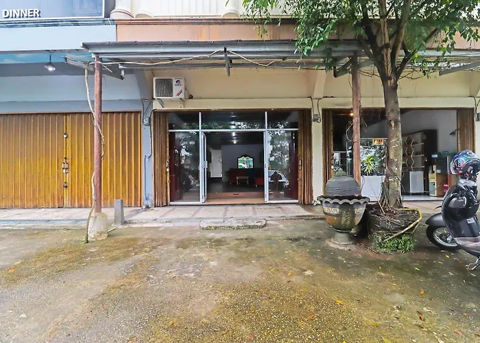 Oyo 91807 Kemalasari Guesthouse